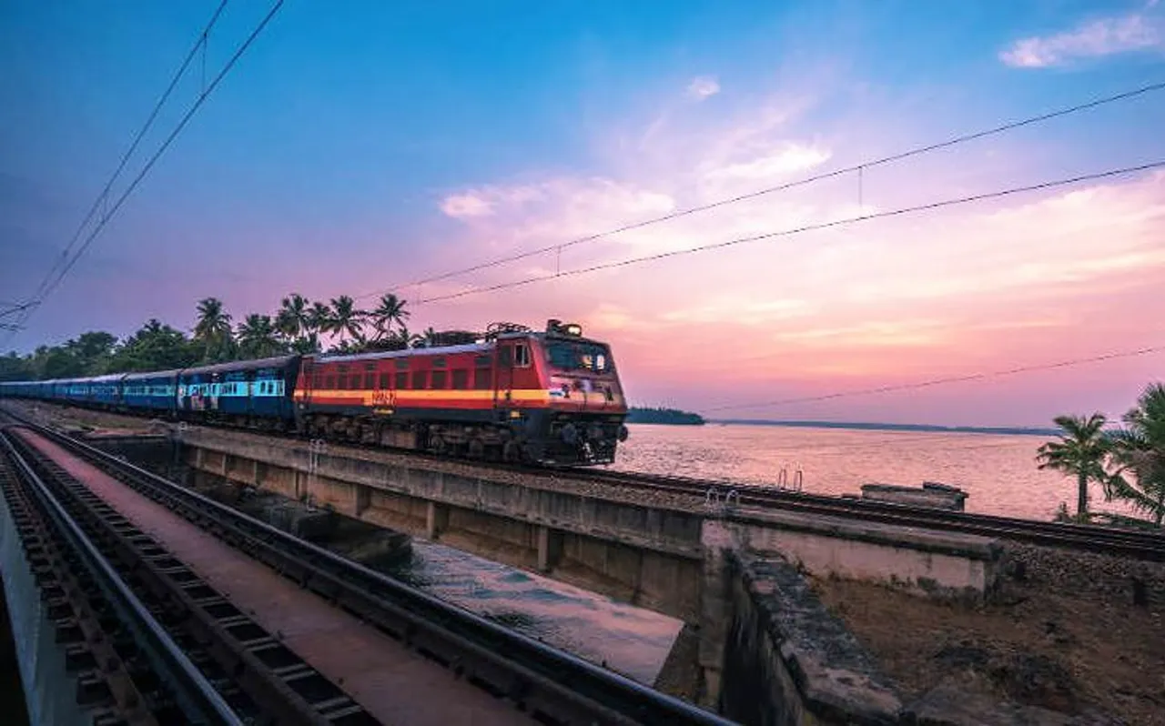 इंडियन रेलवे (Indian Railway) ने स्टेशन पर शुरू की नई सुविधा, ट्रेन हुई लेट तो नहीं होंगे बोर