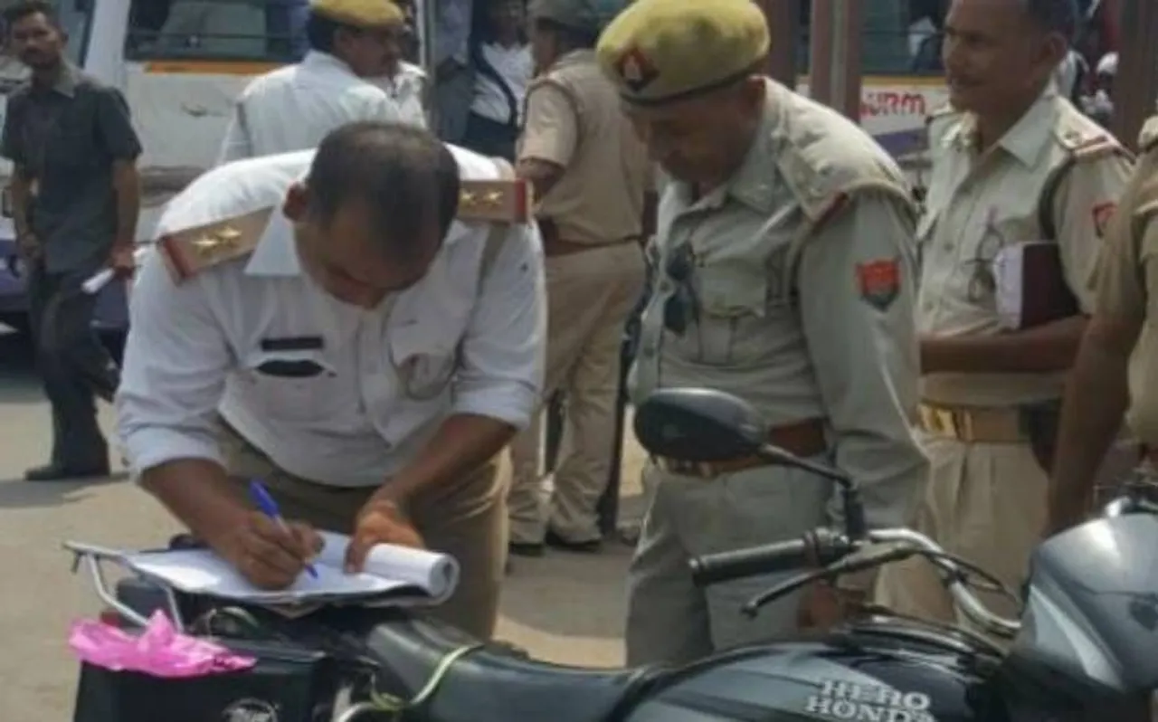 पुलिसवालों को भी ट्रैफिक नियम तोड़ना पड़ गया भारी, इंस्पेक्टर समेत 51 के कटे चालान