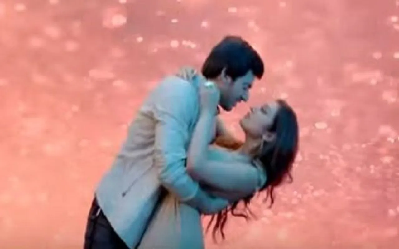 Pal Pal Dil Ke Paas का पार्टी सॉन्ग 'इश्क छलिया' हुआ रिलीज, देखें VIDEO