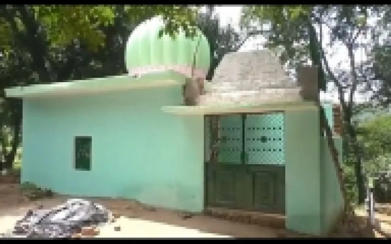 मिसाल: 'मजार' बचाने एकजुट हुए हिंदू, बोले- मुस्लिमों से ज्यादा हिंदुओं की आस्था जुड़ी है