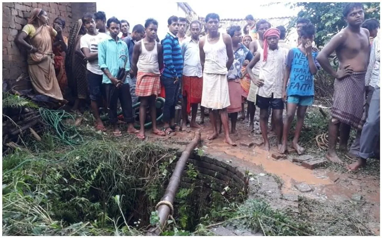 झारखंड : कुएं में गिरे बछड़े को बचाने गए दो लोगों की दम घुटने से हुई मौत
