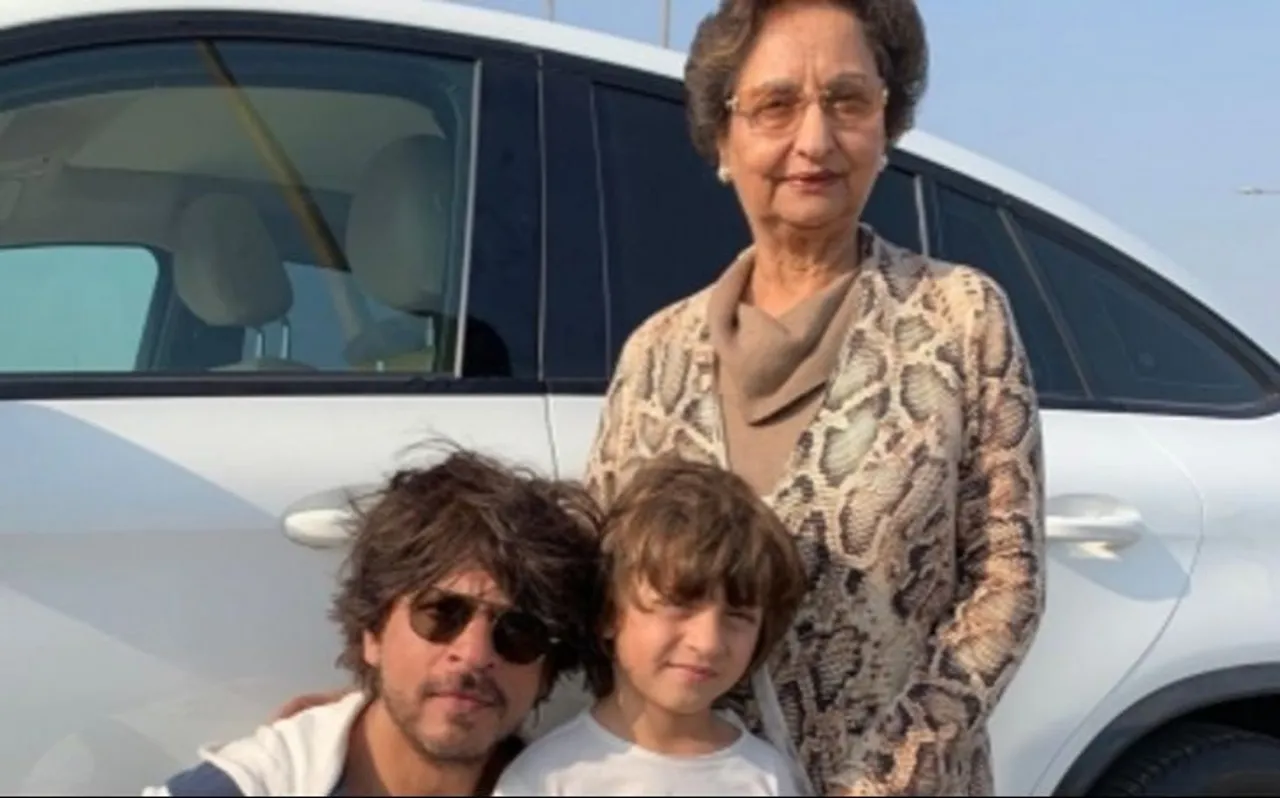 इस खास अंदाज में गौरी खान ने अपनी मां को किया बर्थडे विश, शेयर की शाहरुख और अबराम की ये क्यूट तस्वीर
