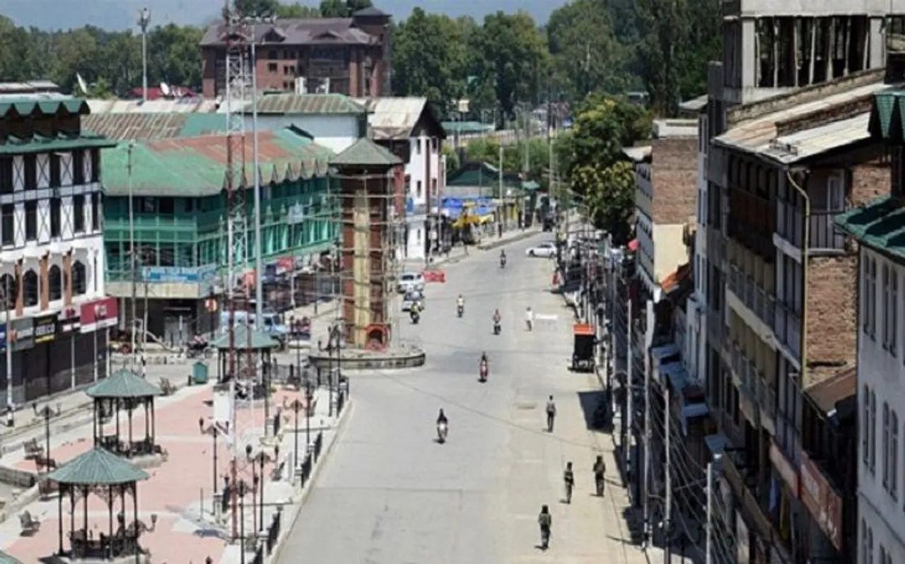 जम्‍मू-कश्‍मीर में हाई स्पीड इंटरनेट और फिक्स्ड लैंडलाइन सेवाओं को बहाल करने के लिए PIL