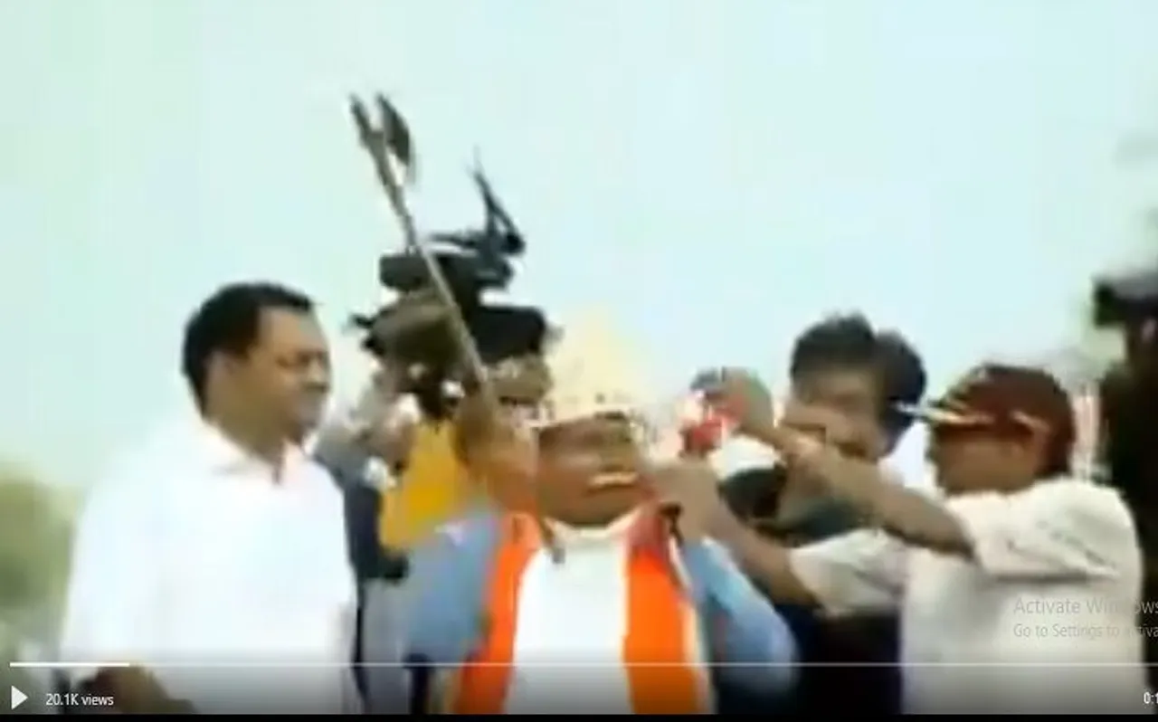 हरियाणा के CM मनोहर लाल खट्टर पार्टी नेता से बोले- 'गर्दन काट दूंगा तेरी'