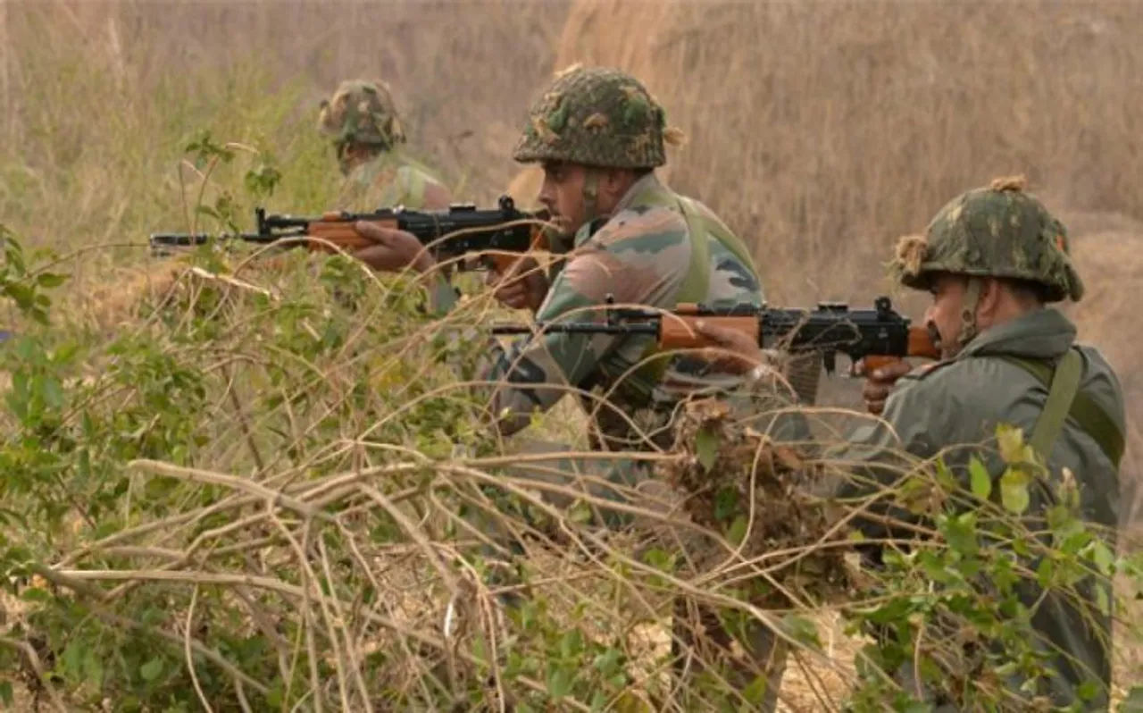 भारत में 'धमाका' करने के फिराक में नीच पाकिस्तान, LoC के लॉन्च पैड पर देखी गई रबड़ की नाव