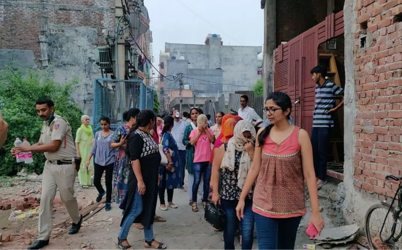 DWC अध्यक्ष स्वाति मालीवाल ने किया स्पा सेंटर की आड़ में चल रहे एक और सेक्स रैकेट का भंडाफोड़
