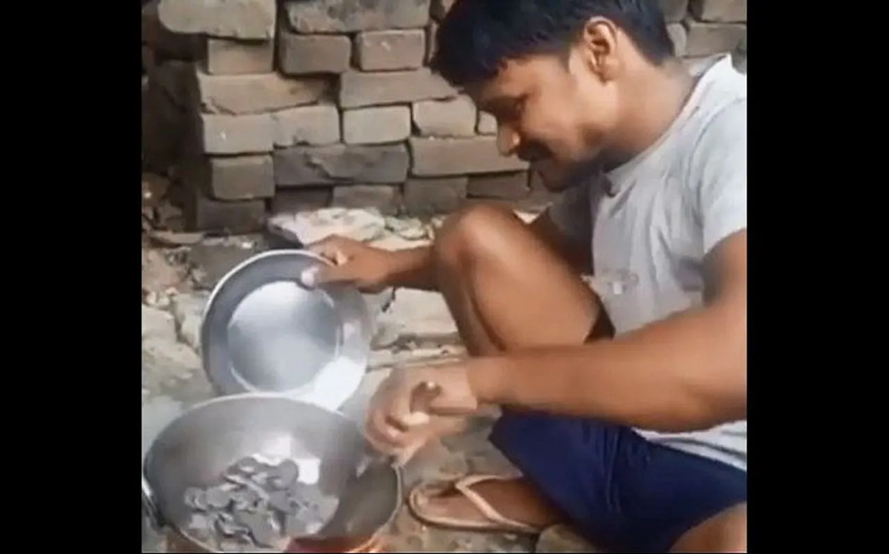 पल भर में रईस बनने का फार्मूला मिला, कड़ाही में सिक्के भूने और फिर..