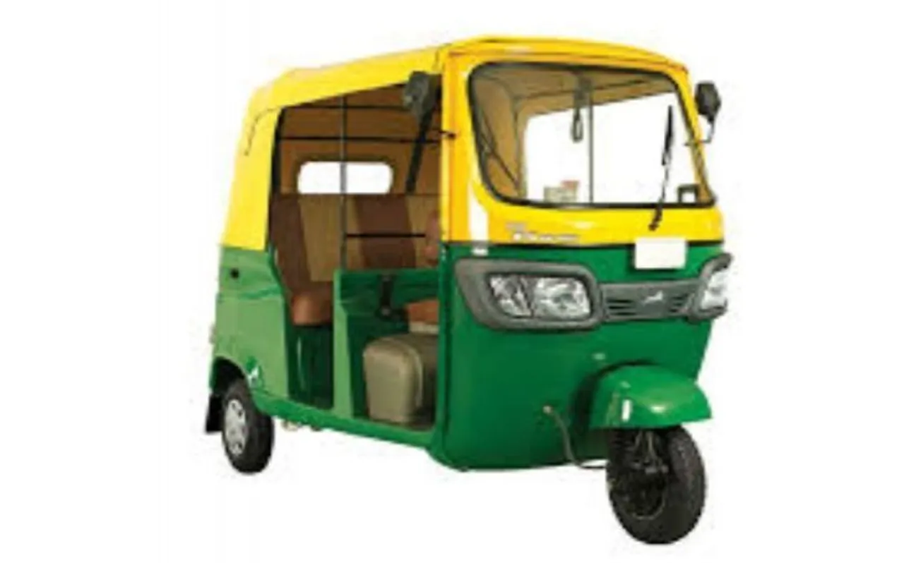 Motor Vehicle Act: सीट बेल्ट नहीं लगाने पर ऑटो चालक का कटा चालान, जानें फिर क्या हुआ