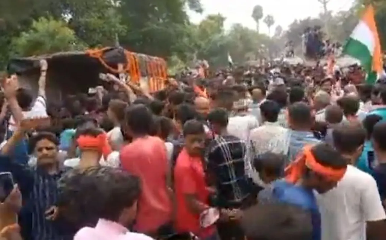 कुपवाड़ा में शहीद हुए कमलेश को नम आंखों से विदाई, 'भारत माता की जय' के लगे नारे