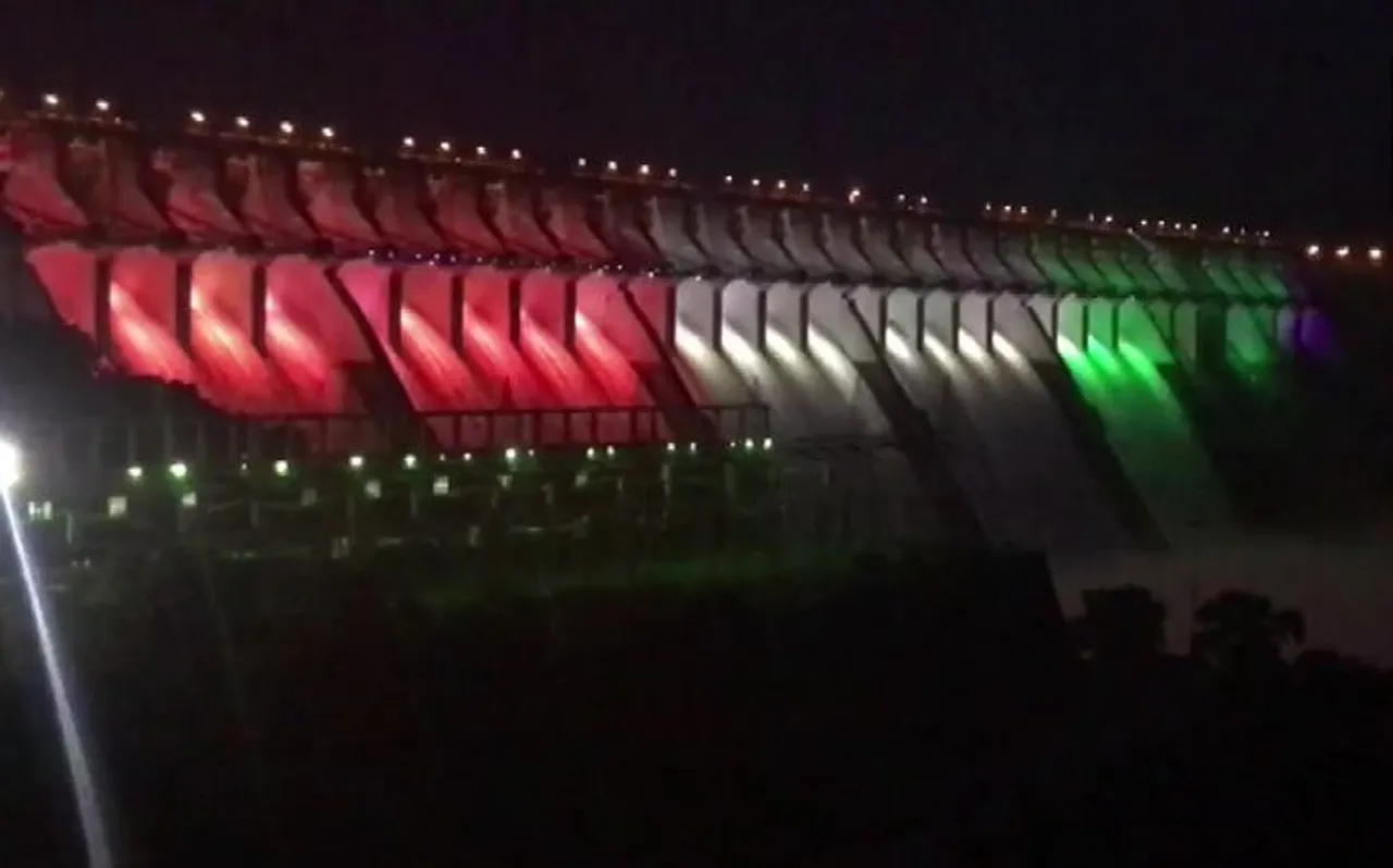 पीएम मोदी अपने जन्मदिन पर गुजरात का करेंगे दौरा, सरदार सरोवर बांध हुआ रोशनी से सराबोर