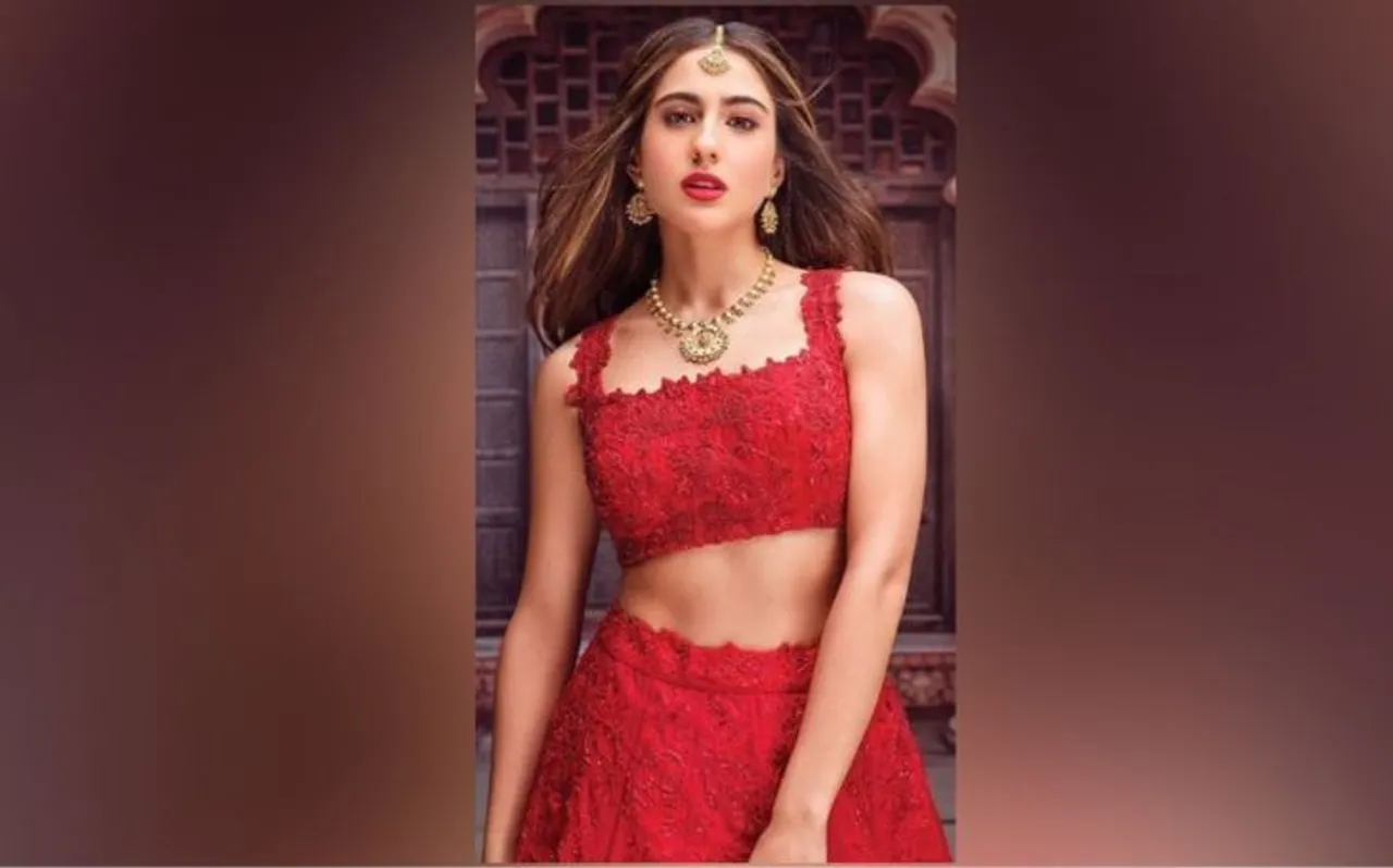 Viral हो रहा है सैफ-अमृता के साथ सारा का ये ग्रेजुएशन डे का वीडियो, कर रहे थे बेटी को चीयर