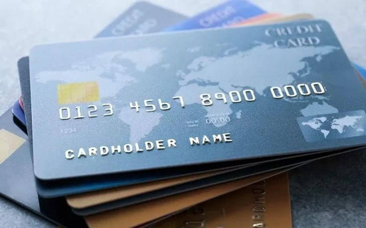 इन स्मार्ट तरीकों से क्रेडिट कार्ड (Credit Card) का करें इस्तेमाल, फटक भी नहीं पाएगी कोई परेशानी