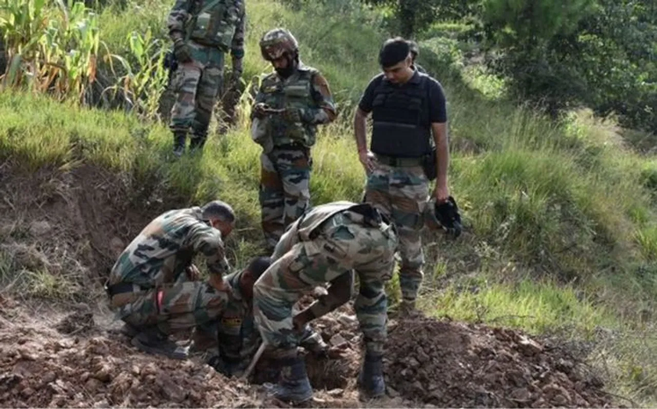 जम्मू-कश्मीर: बालाकोट सेक्टर में मिले 9 जिंदा मोर्टार को भारतीय सेना ने किया नष्ट, देखें वीडियो
