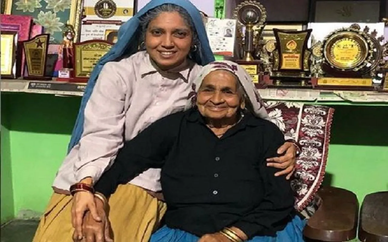 भूमि पेडनेकर ने शूटर दादी चंद्रो तोमर के साथ शेयर की तस्वीर