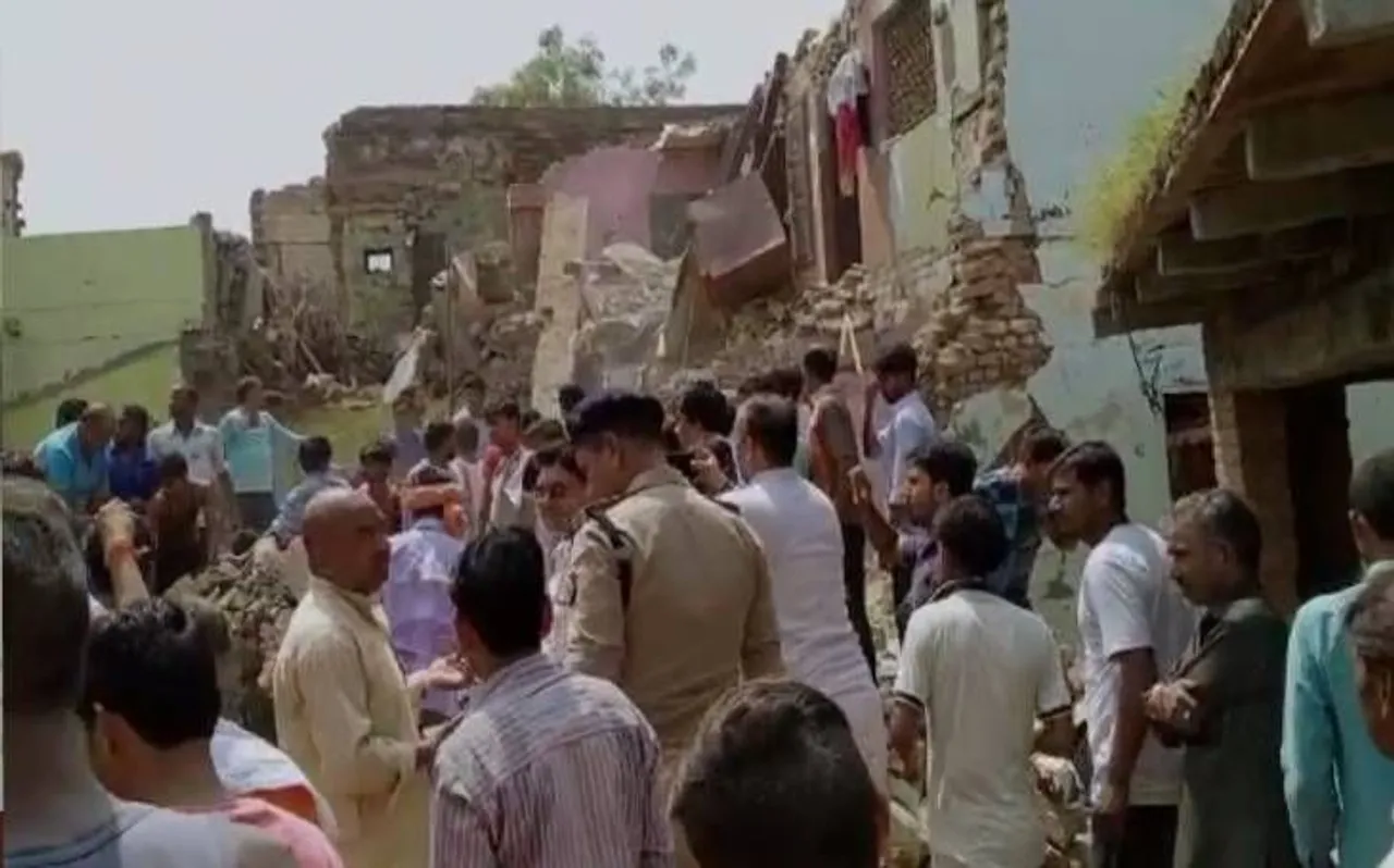 Uttar Pradesh: एटा में पटाखा फैक्ट्री में ब्लास्ट, 6 लोगों की मौत, कई लोग घायल