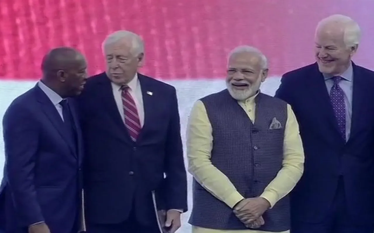 Howdy Modi: मोदी बोले-अब की बारी ट्रंप सरकार तो ट्रंप ने कहा-मेरा सौभाग्य है कि मैं पीएम मोदी के साथ हूं