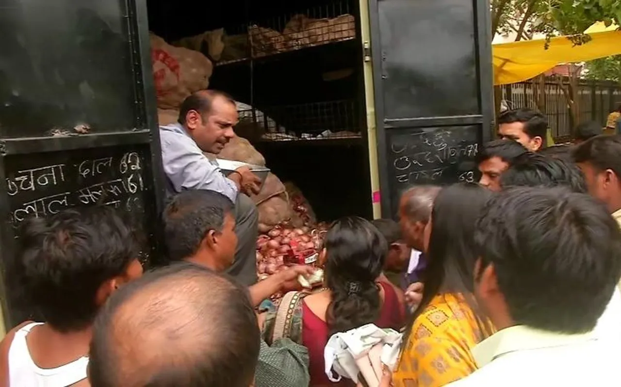 भाव खा रहे प्‍याज ने निकाले लोगों के आंसू , यहां मिल रहा है 22 रुपये किलो