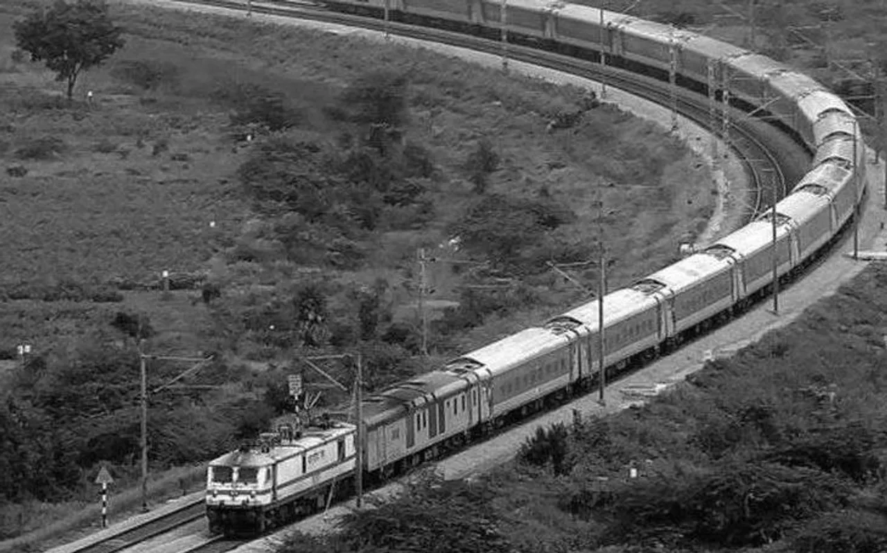 धौलपुर में हेरिटेज ट्रेन के दो डिब्बे पटरी से उतरे, टल गया बड़ा हादसा