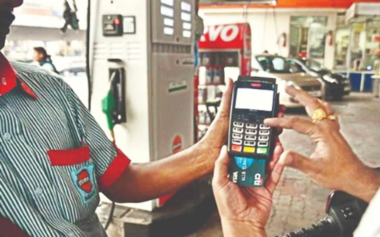 SBI के क्रेडिट कार्ड (Credit Card) से पेट्रोल भराने पर अब नहीं मिलेगा कैशबैक, जानें क्यों
