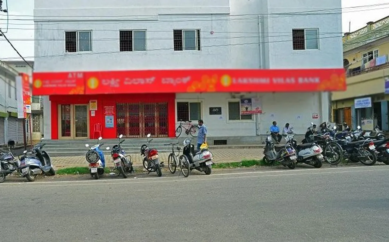 PMC Bank के बाद अब यह बैंक संकट में, RBI ने लगाई कई कड़े प्रतिबंध
