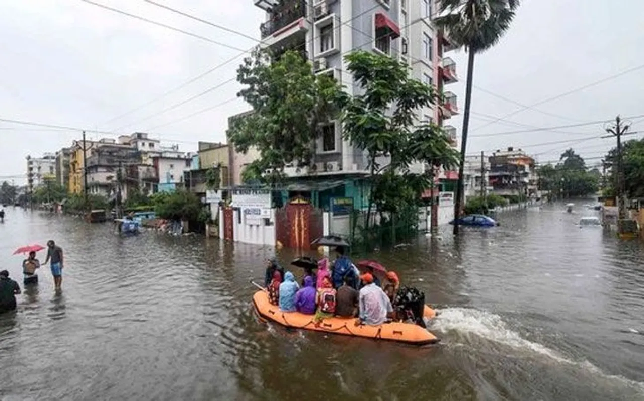 पटना में बारिश ने मचाया कोहराम, कई फ्लाइट्स के डायवर्ट किए गए रूट