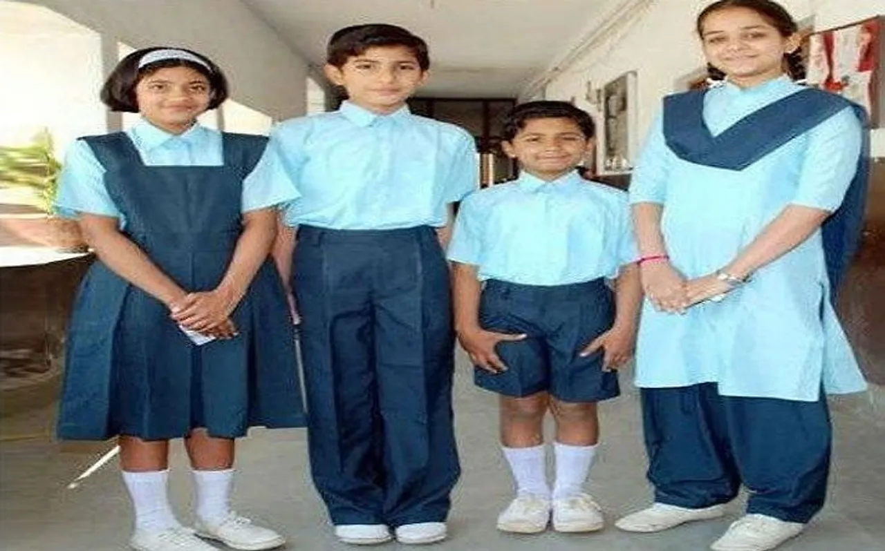 राजस्थान में भारी बारिश के चलते ट्रक अनियंत्रित होकर पुल के नीचे नदी में गिरा, बाल-बाल बचीं स्कूली छात्राएं