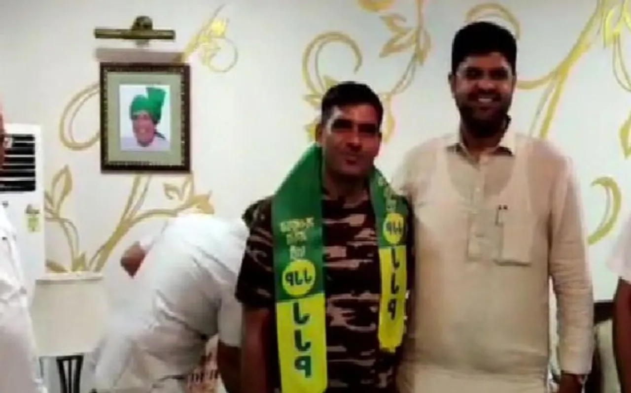 हरियाणा चुनावः JJP में शामिल हुए तेज बहादुर यादव, खट्टर को देंगे चुनौती!