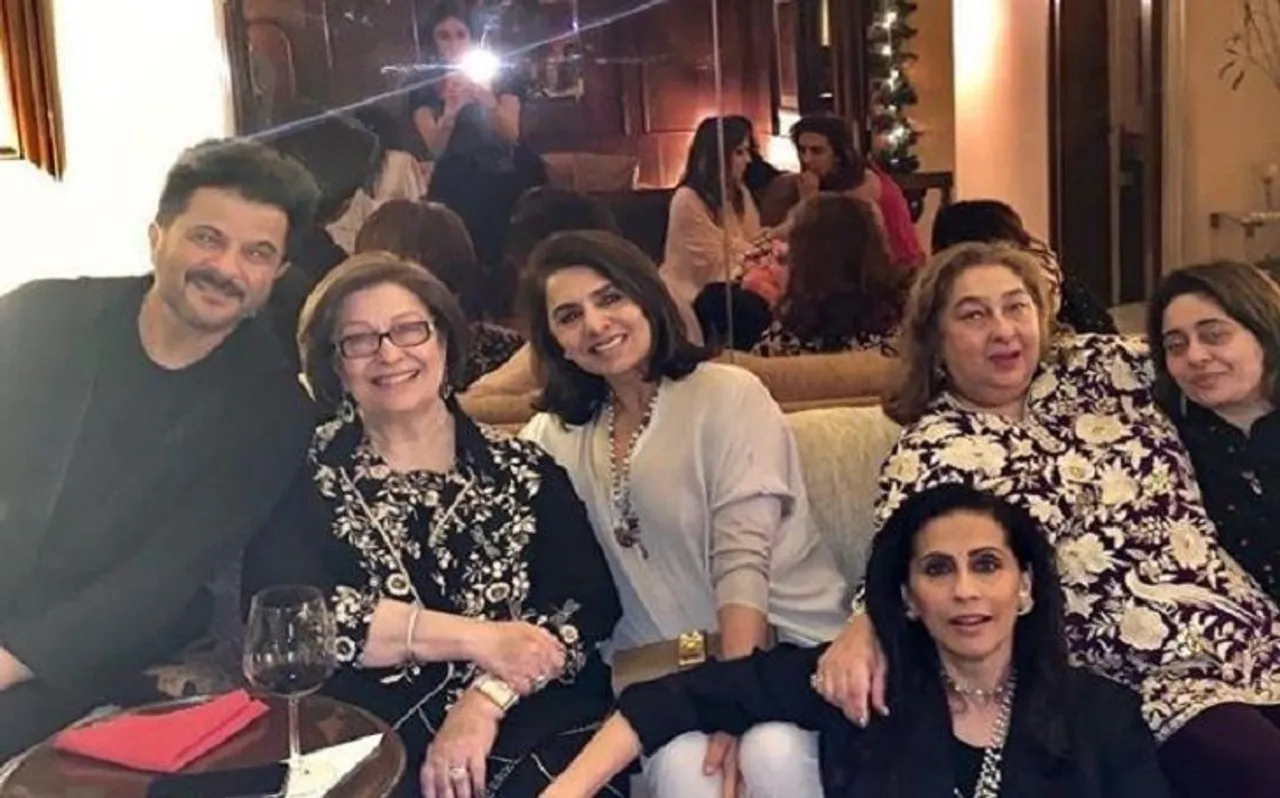 नीतू कपूर ने परिवार के साथ शेयर की तस्वीर, कहा- Back in the groove...