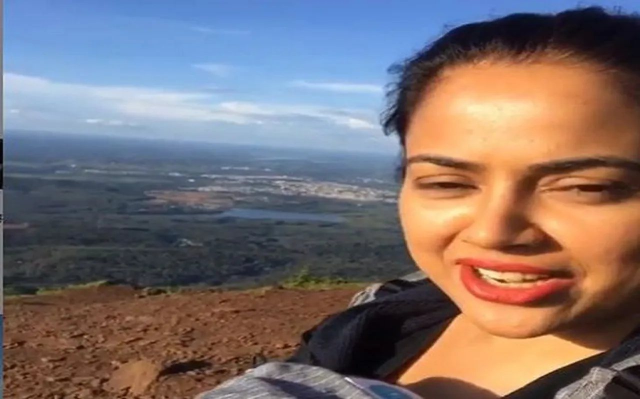 समीरा रेड्डी ने अपनी 2 महीने की बेटी के साथ मिलकर किया ये गजब काम, सोशल मीडिया पर वायरल हो रहा है Video