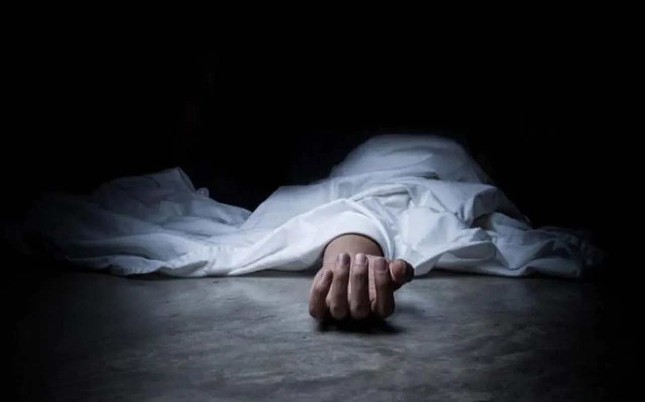 झारखंड: नारियल से लदा ट्रक पलटने से दादी-पोते की मौके पर मौत, परिजनों में मचा कोहराम