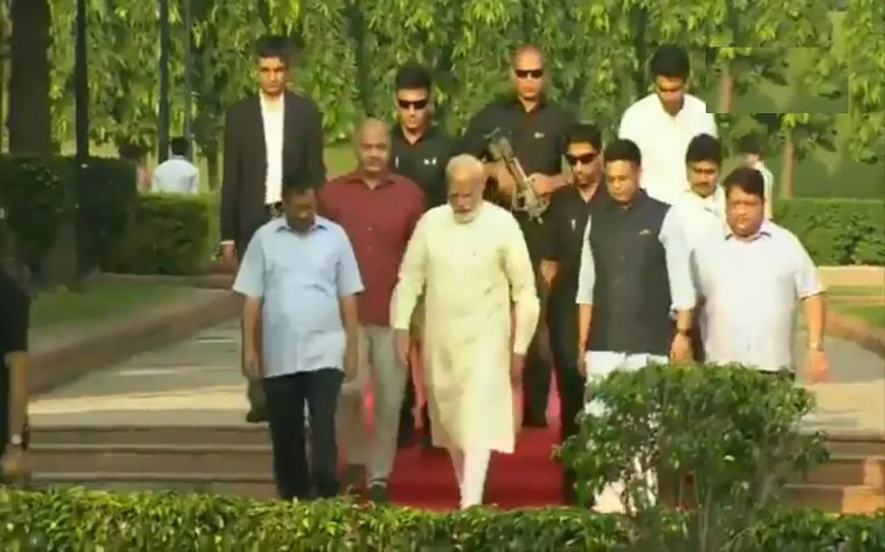 पीएम मोदी ने पूर्व प्रधानमंत्री लाल बहादुर शास्त्री को दी श्रद्धांजलि, साथ में नजर आए CM केजरीवाल