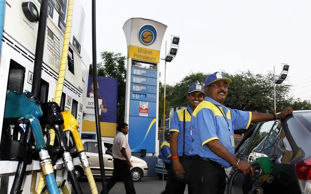 ​​​​​Petrol Price Today 2 Oct: पेट्रोल-डीजल की कीमतों में नहीं हुआ कोई बदलाव, फटाफट चेक करें नए रेट