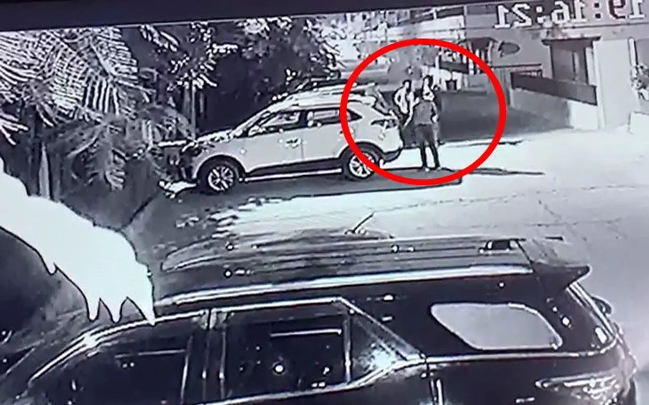 ग्रेटर नोएडा में अपराधियों ने बिल्डर पर चलाई दनादन गोली, Video देख कांप जाएगी रूह