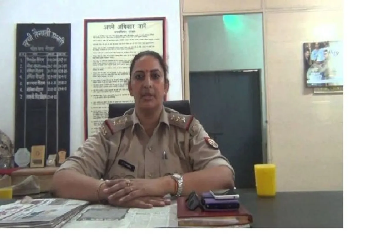 गाजियाबाद में 'लूट' के रुपये 'झटकने' वाली लेडी सिंघम हुई फरार, पार्किंग में मिली कार
