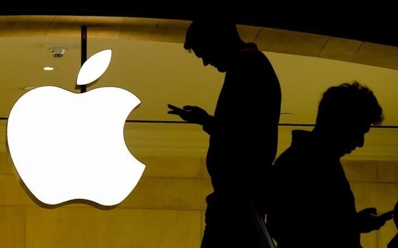 अच्‍छा-खासा युवक गे (Gay) बन गया, एप्‍पल (Apple) से मांगा लाखों रुपयों का मुआवजा