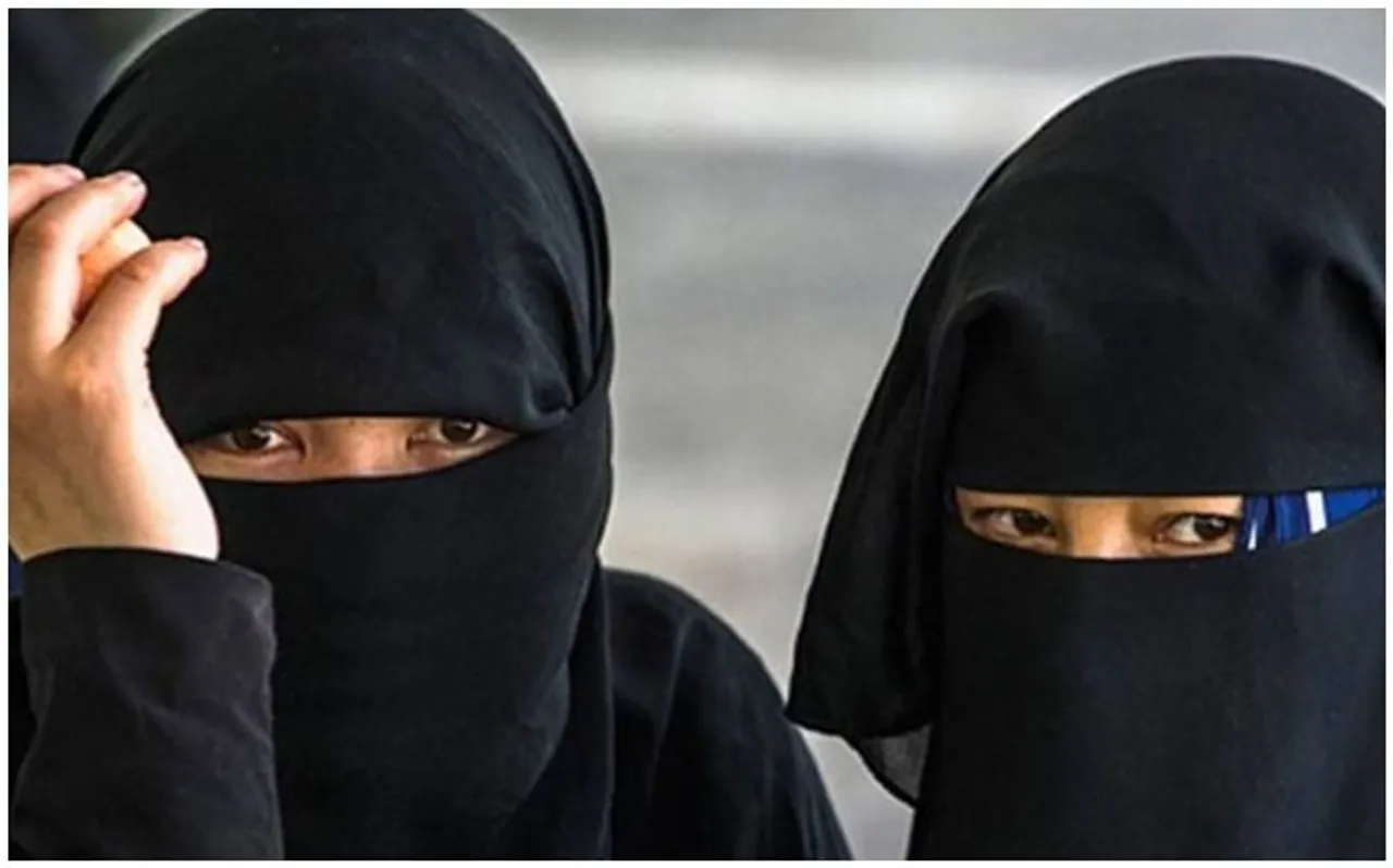 पाकिस्‍तान में लड़कियों को छेड़छाड़ से बचाने के लिए बांटे जा रहे हैं बुर्के