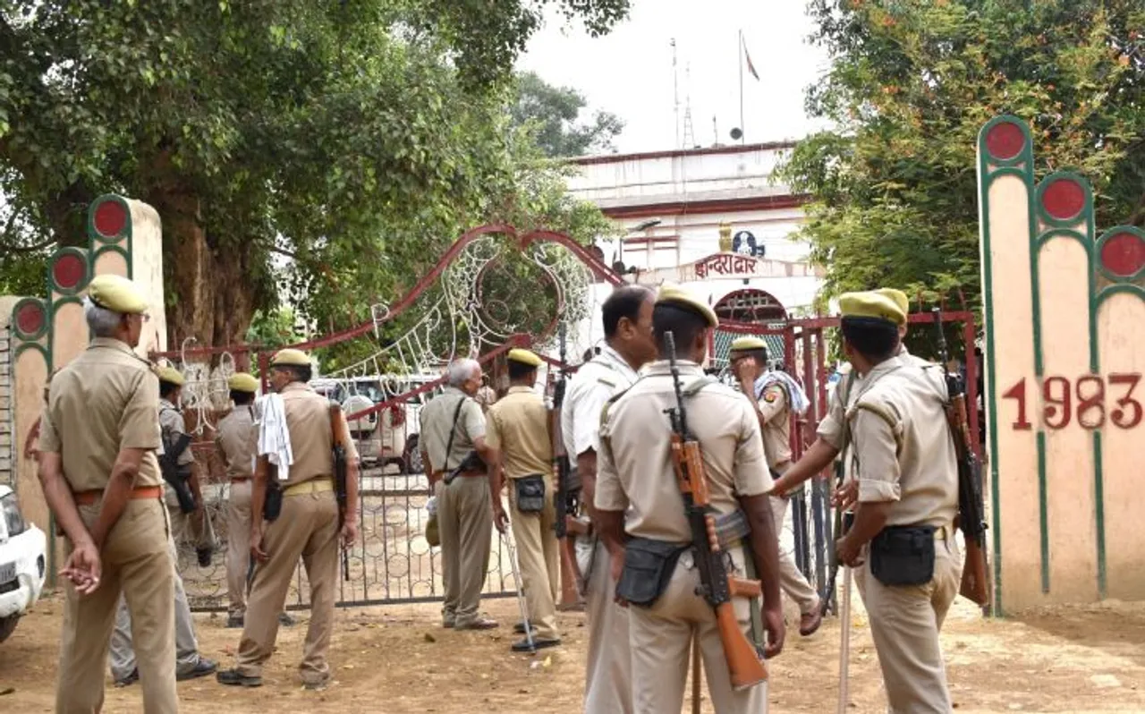 राम जन्मभूमि पर आने वाले फैसले के मद्देनजर अयोध्या में सुरक्षा बढ़ाई गई
