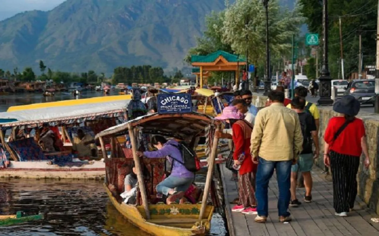 'जन्नत' के दरवाजे पर्यटकों के लिए खुले, एडवाइजरी वापसी के बाद सैर-सपाटा शुरू