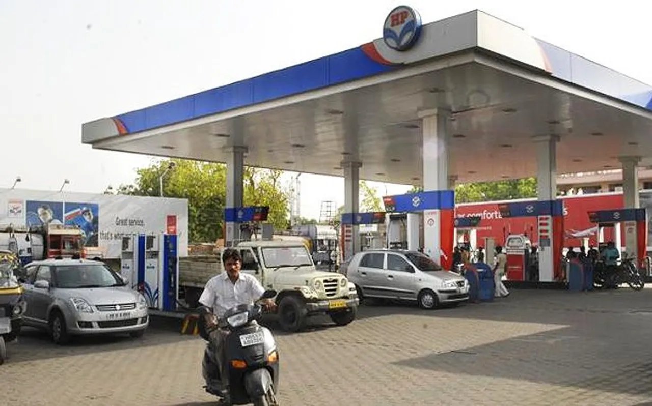 ​​​​​Petrol Rate Today 10 Oct: आज फिर घट गए पेट्रोल-डीजल के रेट, फटाफट चेक करें नई लिस्ट