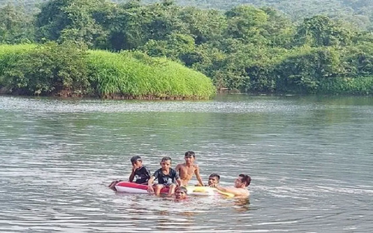 सलमान खान ने बच्चों के संग की खूब मस्ती, देखें ये VIRAL PHOTO