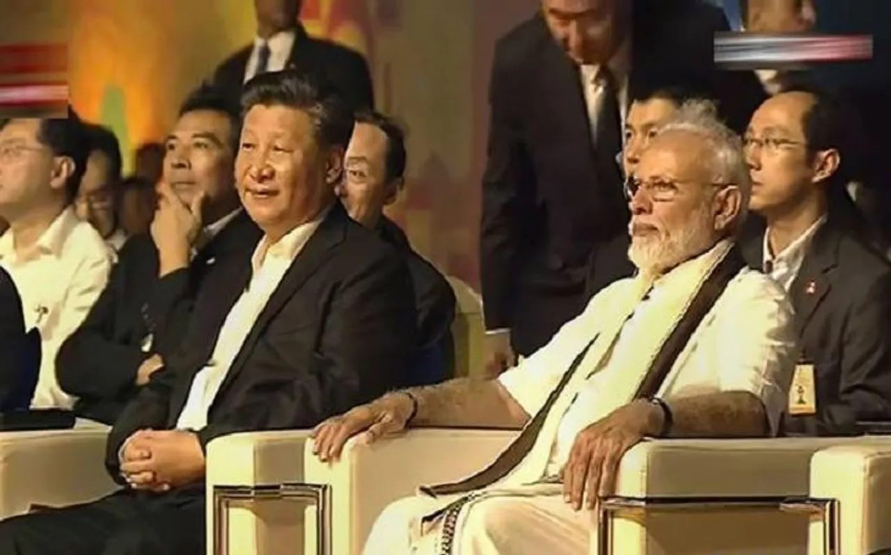 पीएम नरेंद्र मोदी और चीनी राष्ट्रपति शी चिनफिंग के बीच सकारात्मक माहौल में हुई मुलाकात
