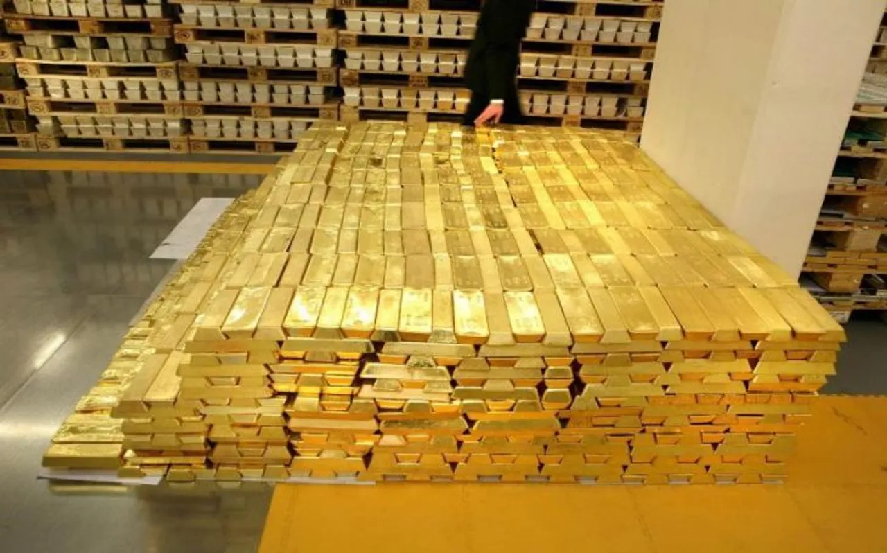 Gold Price: सोना-चांदी खरीदने की फिराक में हैं तो जल्दी करें, आई भारी गिरावट; ये है आज का रेट