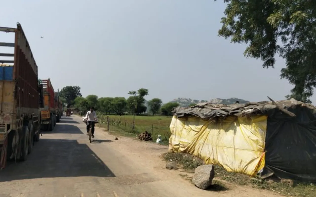 UP में जिला पंचायत ठेकेदारों पर अवैध तहबाजारी वसूलने का आरोप