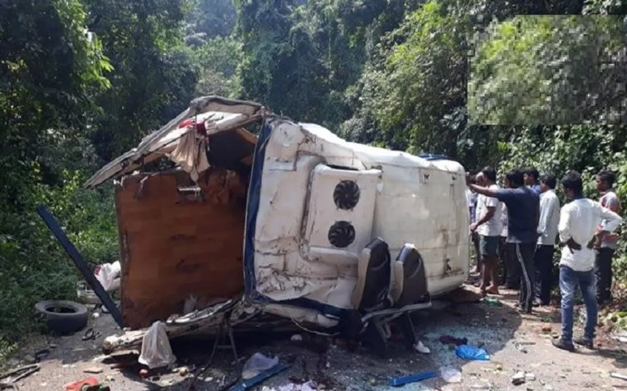आंध्र प्रदेश में भीषण सड़क हादसा,  गहरी खाई में पलटी बस, 8 लोगों की मौत