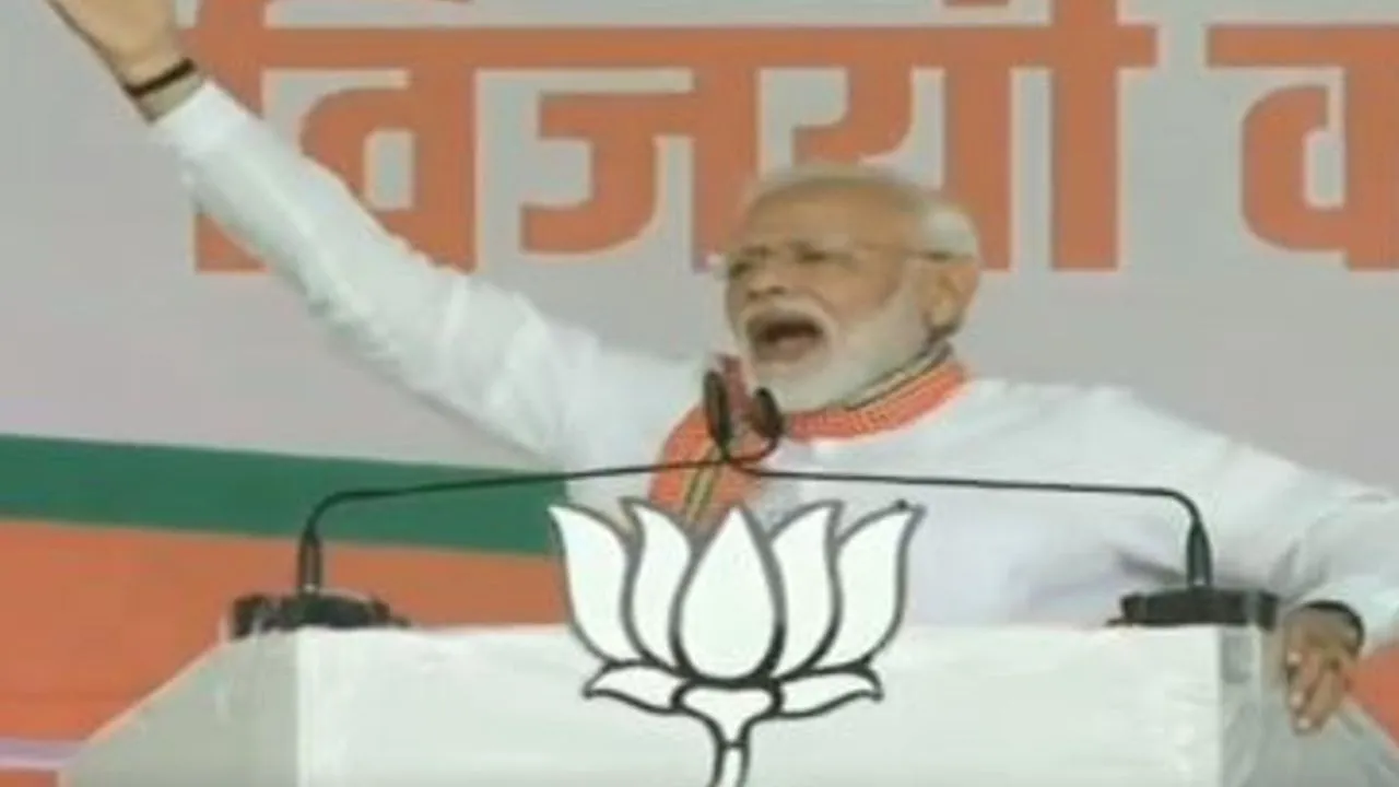 अनुच्छेद 370 की आड़ में प्रधानमंत्री मोदी का कांग्रेस-NCP पर बड़ा हमला, बोले- इनके लिए परिवारवाद ही राष्ट्रवाद