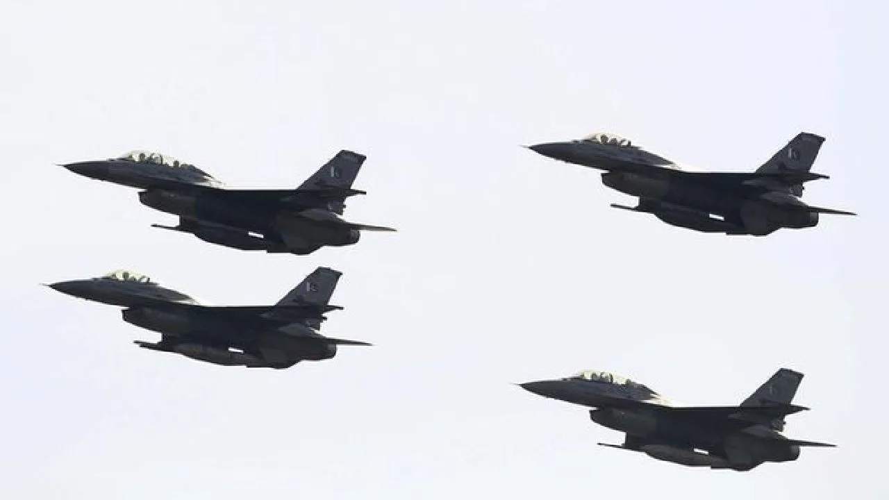 पाकिस्तान के F-16 लड़ाकू विमान ने भारतीय यात्री विमान को घेरा था, फिर जानें क्या हुआ...