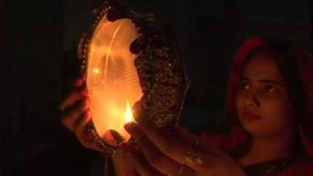 Karva Chauth 2019: करवा चौथ पर पति की जिद के आगे झुका पुलिस महकमा, देनी पड़ी सिपाही को छुट्टी