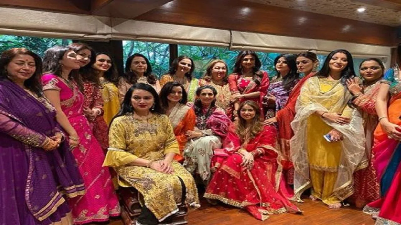 बॉलीवुड सितारों ने धूमधाम से मनाया करवाचौथ, देखें एक से बढकर एक तस्वीरें