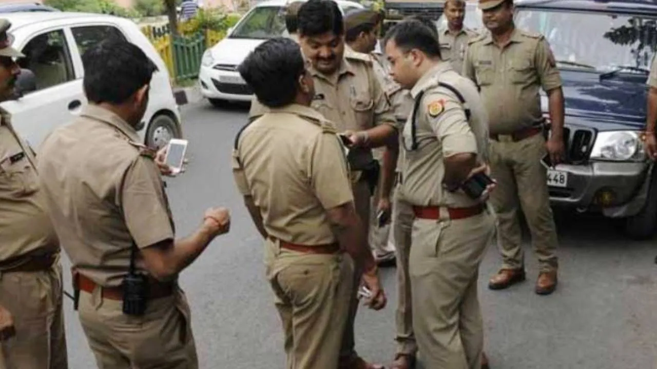 सांप्रदायिक पोस्ट पर यूपी पुलिस सख्त, 24 घंटे में 14 लोगों के खिलाफ केस दर्ज