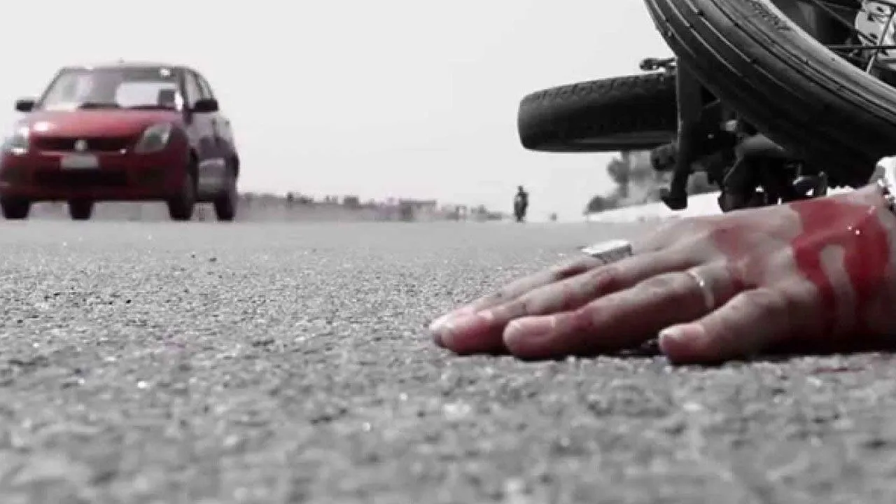 झारखंड के मेदिनीनगर में सड़क दुर्घटना में गर्भवती समेत तीन की मौत